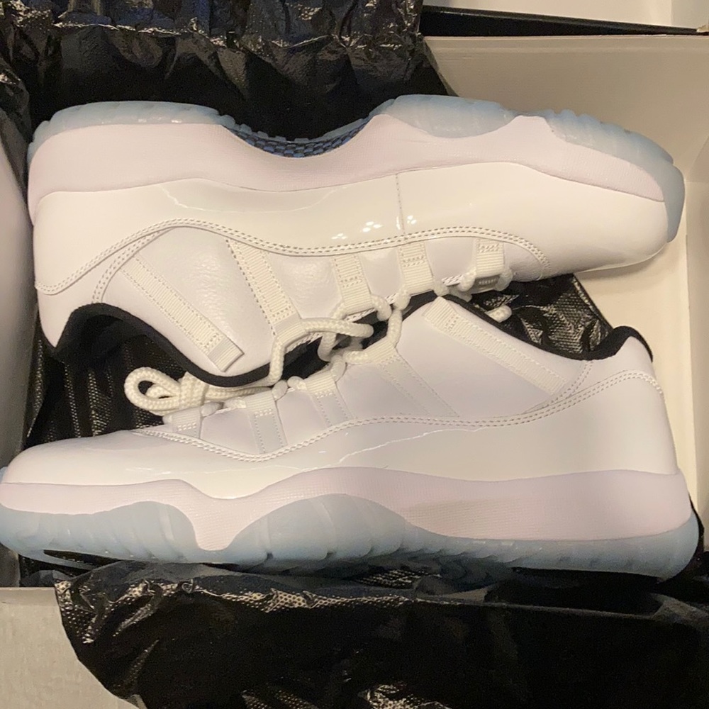Jordan 11 low legend blue size 10.5